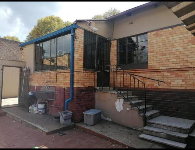 3 BEDROOM HOUSE FOR SALE IN BEZUIDENHOUT VALLEY